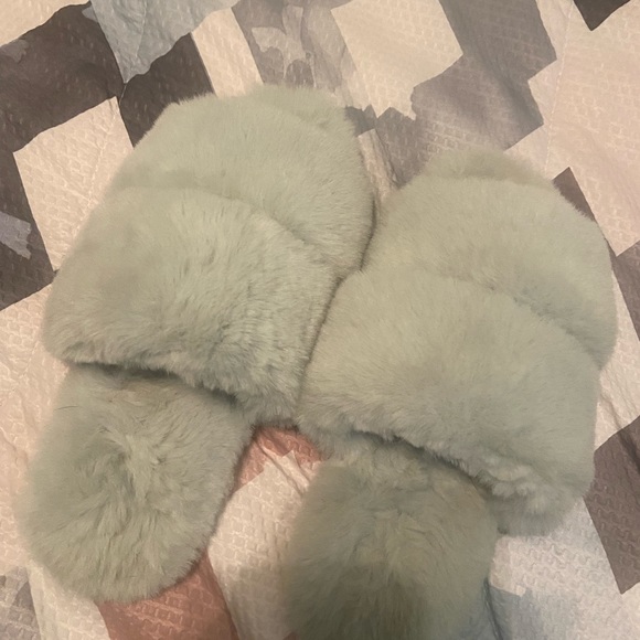 Womens slippers - Picture 1 of 2